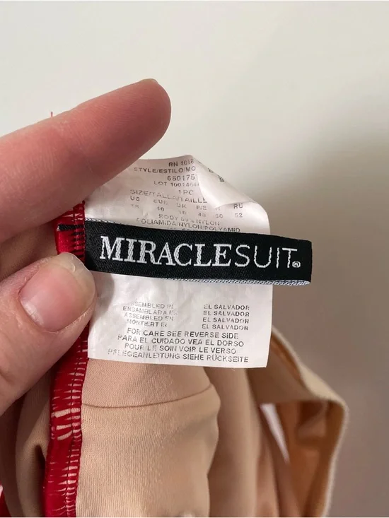 Miraclesuit Women's Horizon One Piece Swimsuit in Red with White Piping Size 16 - Picture 4 of 6